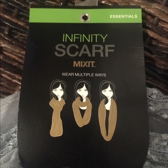 Infinity Scarf 🆕 - Picture 3 of 4